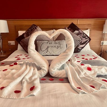 The Hedges Hotel Stranocum エクステリア 写真