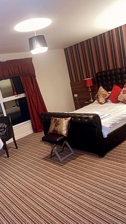 The Hedges Hotel Stranocum エクステリア 写真