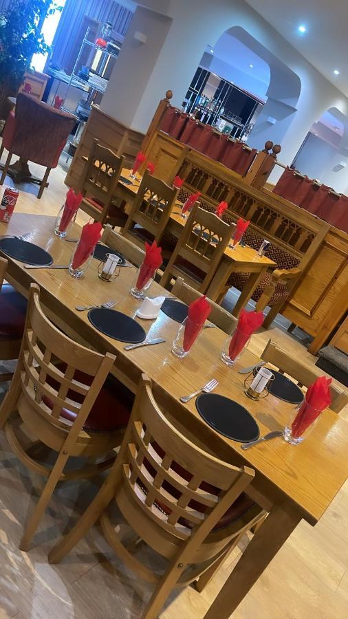 The Hedges Hotel Stranocum エクステリア 写真