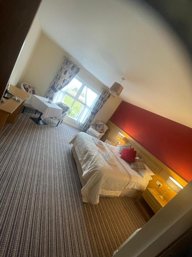 The Hedges Hotel Stranocum エクステリア 写真