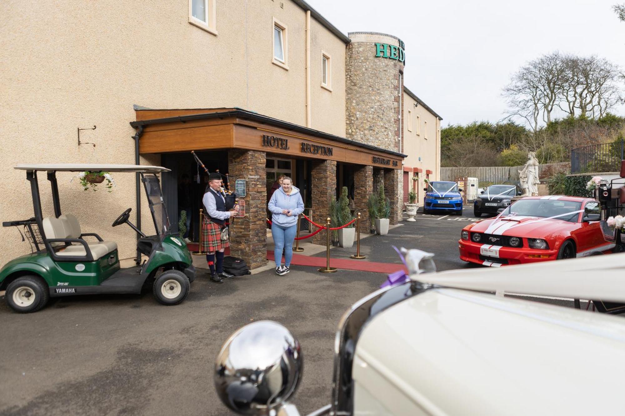 The Hedges Hotel Stranocum エクステリア 写真