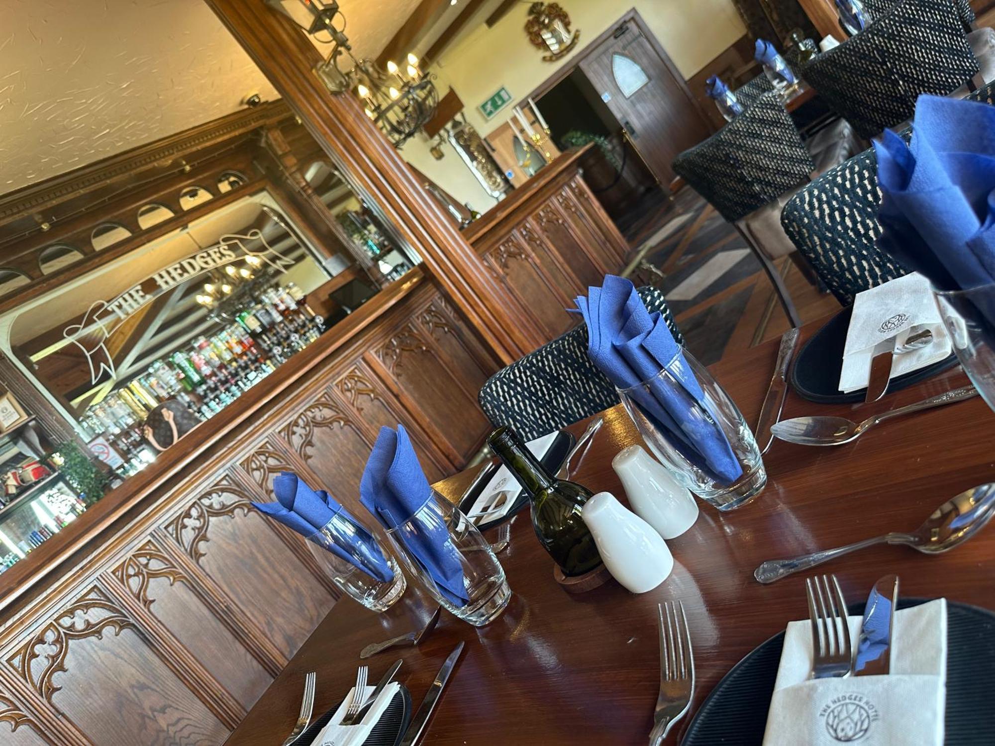 The Hedges Hotel Stranocum エクステリア 写真