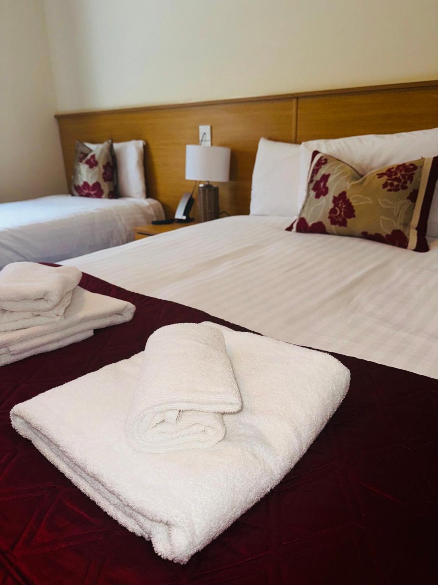 The Hedges Hotel Stranocum エクステリア 写真