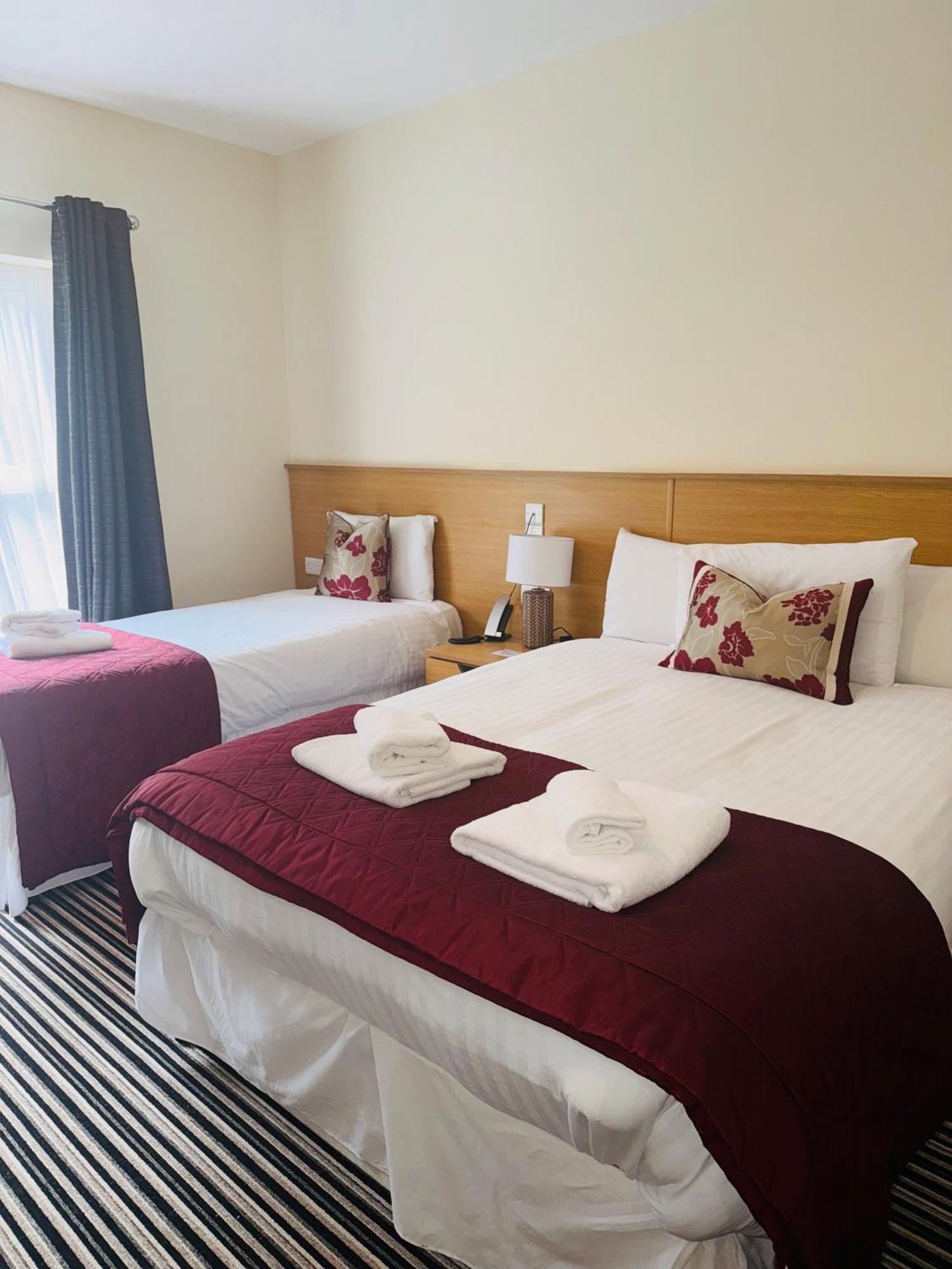 The Hedges Hotel Stranocum エクステリア 写真