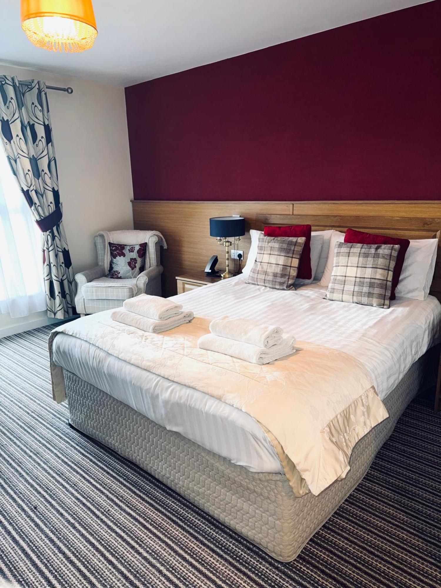 The Hedges Hotel Stranocum エクステリア 写真