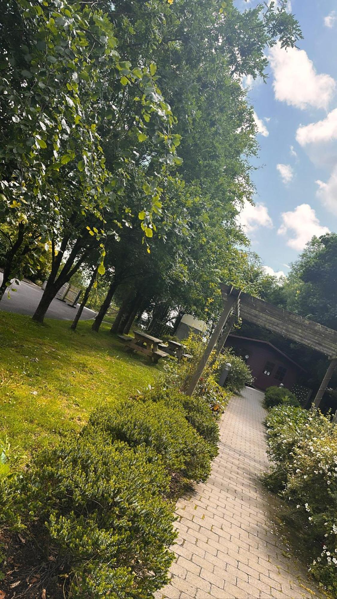 The Hedges Hotel Stranocum エクステリア 写真