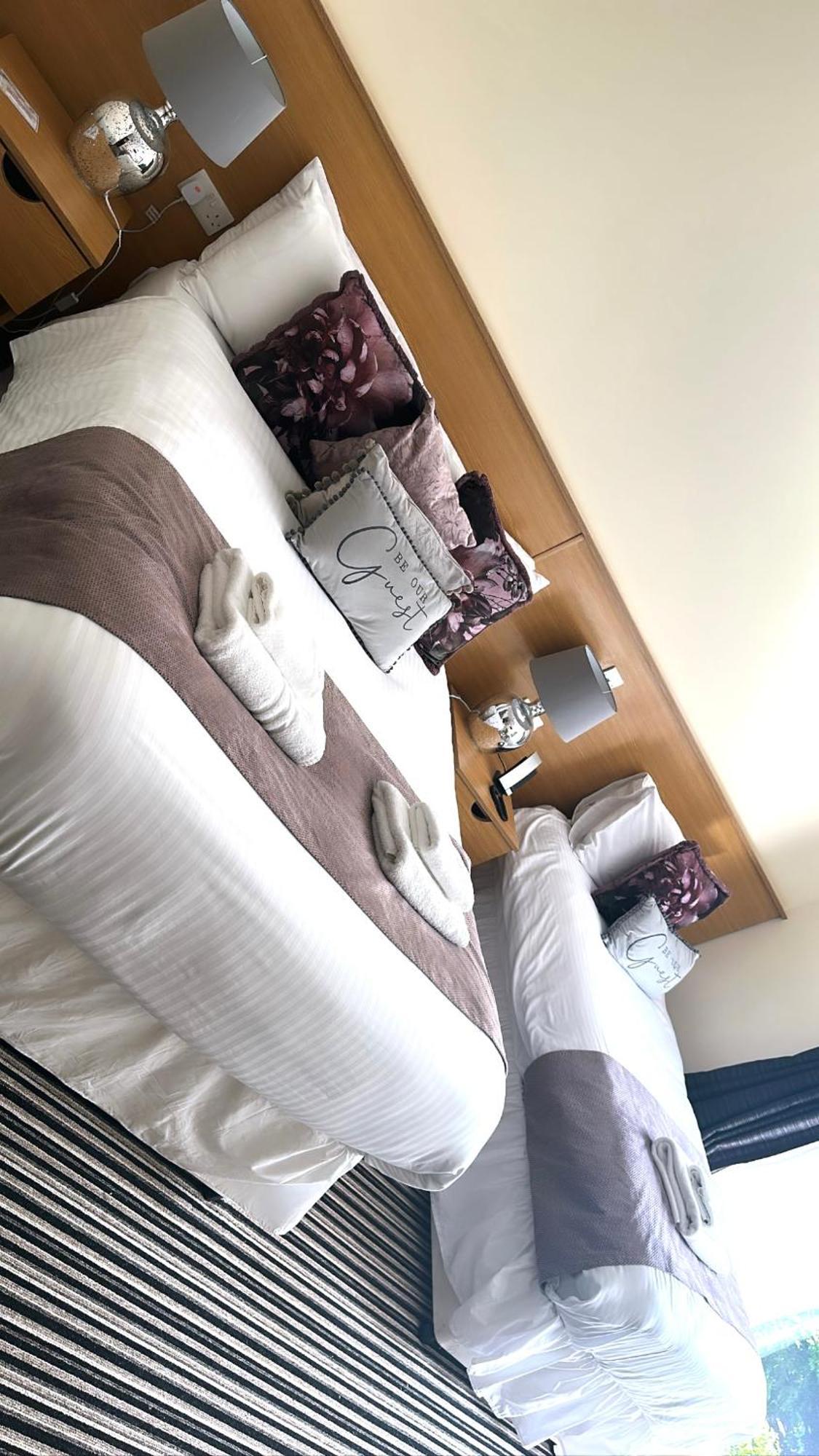 The Hedges Hotel Stranocum エクステリア 写真