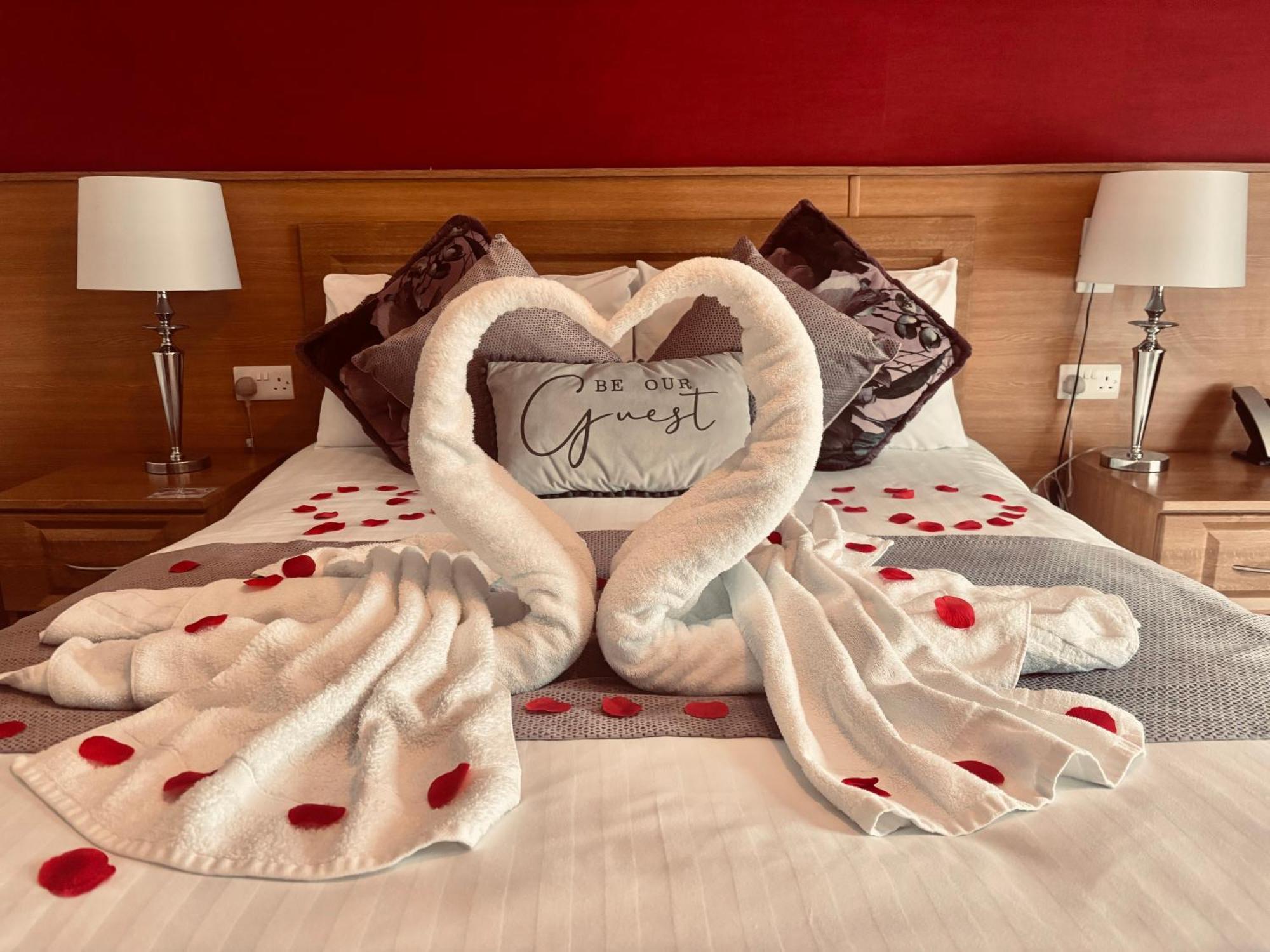 The Hedges Hotel Stranocum エクステリア 写真