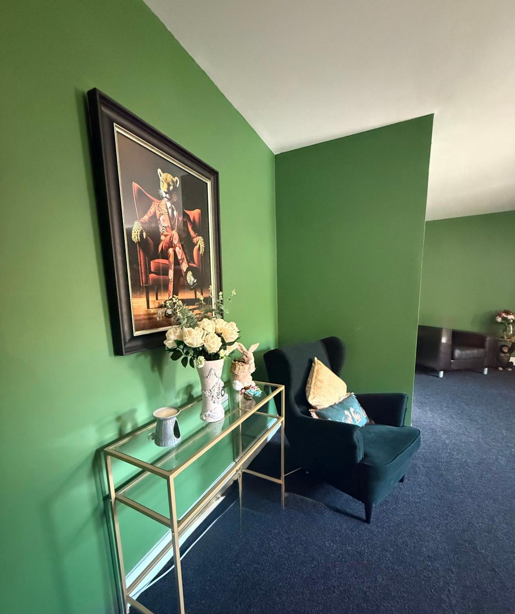 The Hedges Hotel Stranocum エクステリア 写真